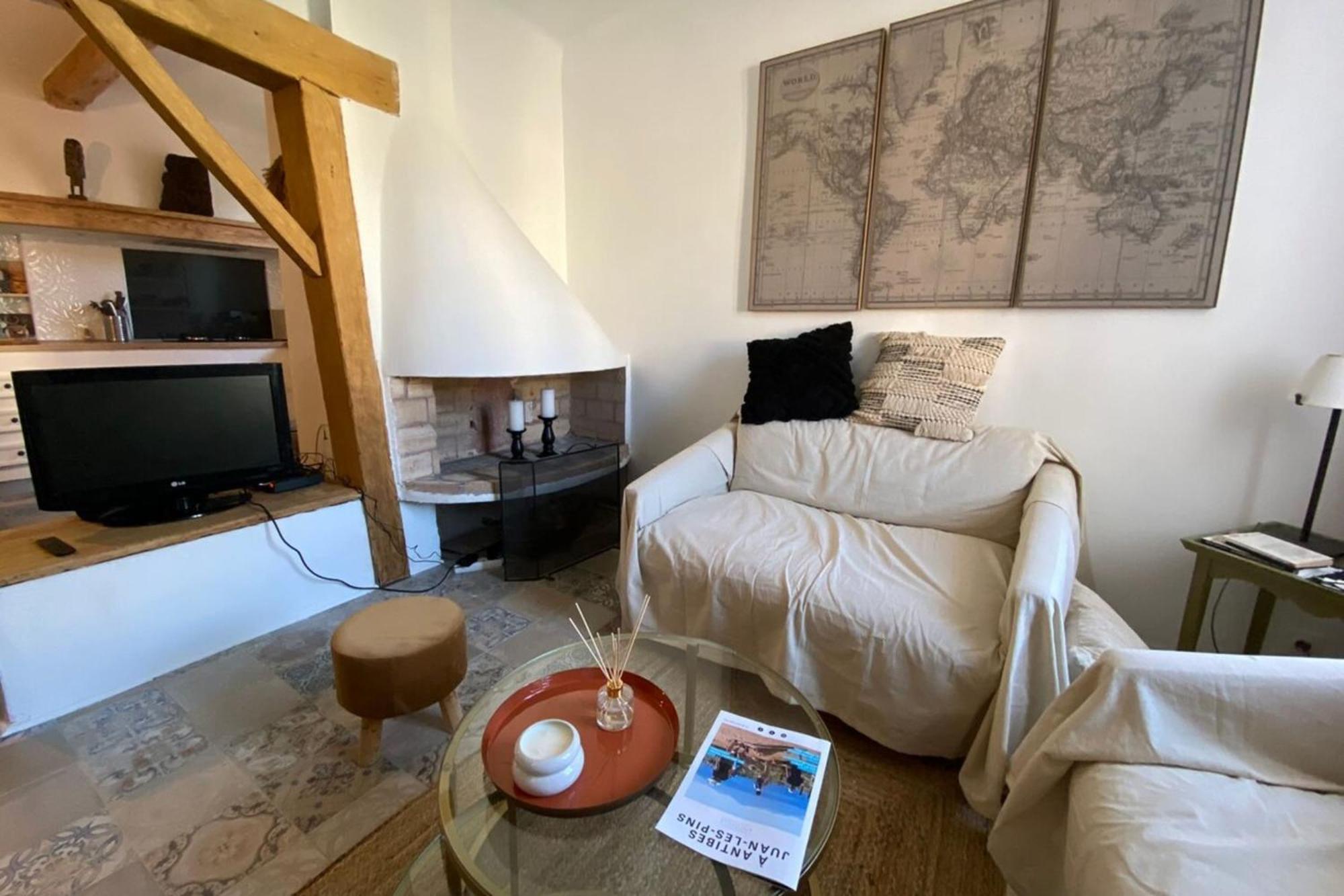 06m - Old Beautiful Duplex Terrace With Sea View Antibes