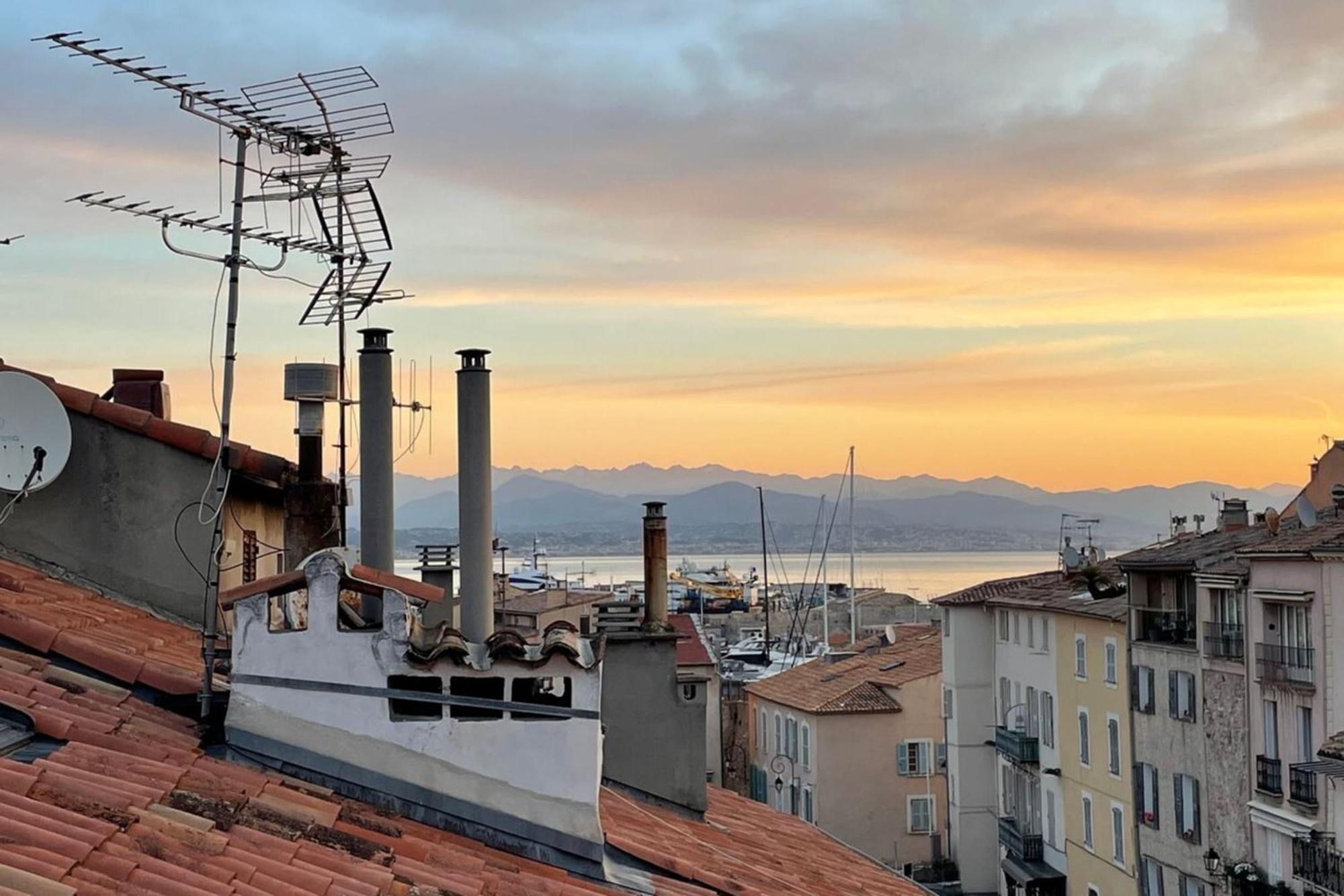 06m - Old Beautiful Duplex Terrace With Sea View Apartment *